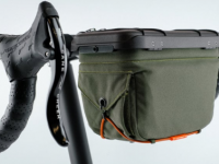RouteWerks车把袋提供最小的现代自行车袋