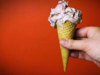 这种4成分的梅森罐冰淇淋是周围最凉爽的夏季美食