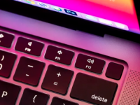 苹果公司重新设计的带有下一代内部芯片的MacBookPro将于今年夏天初上市