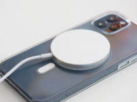 苹果iPhone12MagSafe充电器在亚马逊上看到罕见的折扣