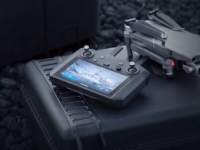  DJI推出内置5.5英寸显示屏的智能无人机控制器 