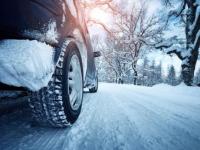  为什么在寒冷的气候条件下冬季轮胎比四季轮胎更有必要 
