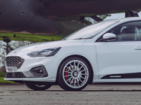  福特福克斯ST Mountune m330经过测试英式调整热舱门驱动 