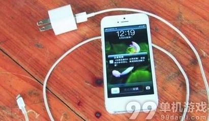 iPhone手机充电器过热安全吗？能不能使用非原装充电器？