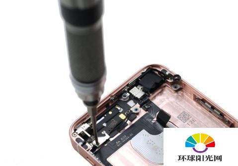 iPhoneSE真机拆解图集 iPhoneSE拆解